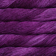 Load image into Gallery viewer, aran weight superwash merino Knitting yarn