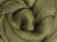 Load image into Gallery viewer, corriedale top for spinning and felting
