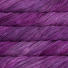Load image into Gallery viewer, superwash merino hand dyed yarn for knitting