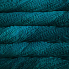Load image into Gallery viewer, superwash merino hand dyed yarn for knitting