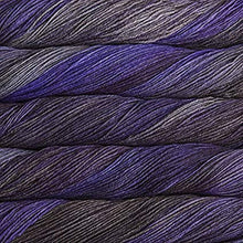 Load image into Gallery viewer, superwash merino hand dyed yarn for knitting