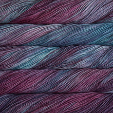 Load image into Gallery viewer, superwash merino hand dyed yarn for knitting