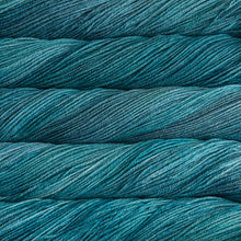 Load image into Gallery viewer, superwash merino hand dyed yarn for knitting