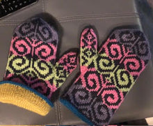 Load image into Gallery viewer, Fiddlehead Mittens
