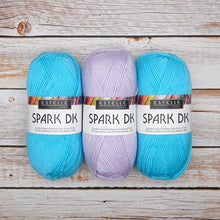 Load image into Gallery viewer, acrylic yarn that resists pilling for knit and crochet
