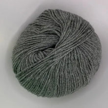 Load image into Gallery viewer, recycled cashmere knitting yarn
